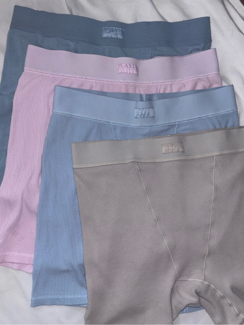 SKIMS Women's Boxer Briefs Set in Dusty Blue, Pink, Light Blue, and Beige